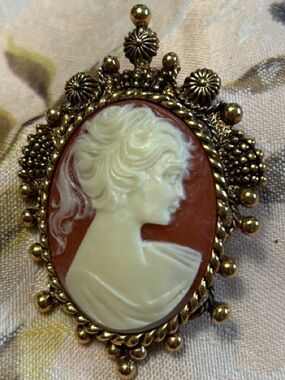 Vintage Gold-Tone Shell Cameo Brooch Large 2 1/2” Classic